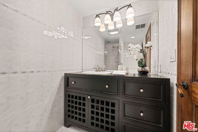 UNIT-406 - 318 N Maple Dr, Condo with 2 bedrooms, 3 bathrooms and 2 parking in Beverly Hills CA | Image 21