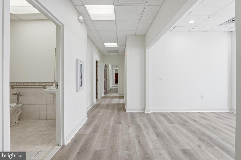 Commercial Lease in WINDSOR MILL 4