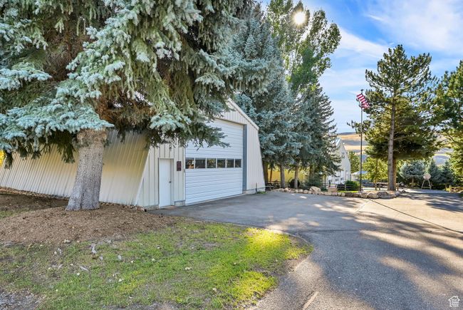 View of garage | Image 6