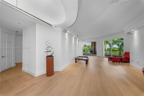 apt-402-626 Coral Way, Coral Gables, FL, 33134-7506 | Card Image