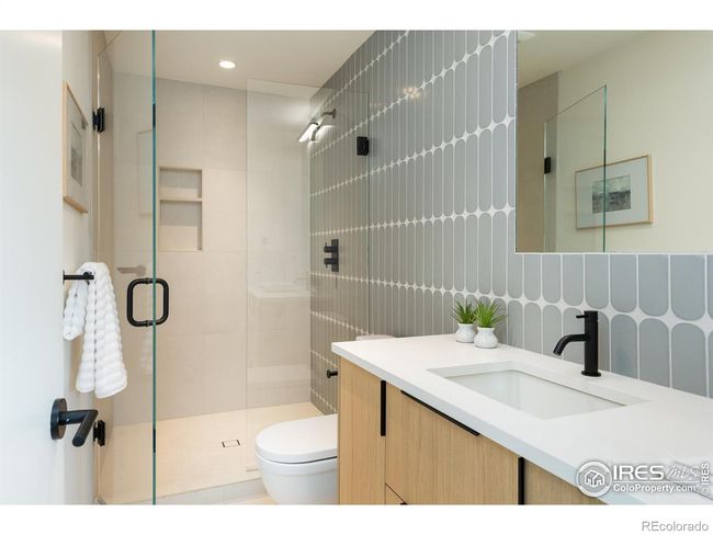Second upper-level bedroom en-suite bathroom, radiant heated floors in all bathrooms | Image 25