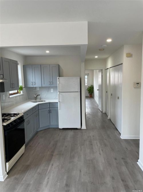 apt-2b-52 72nd St, Maspeth, NY, 11378-1400 | Card Image