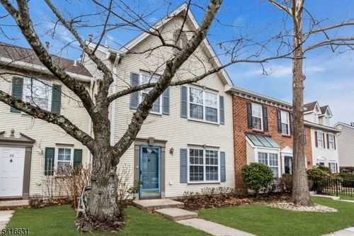 36 Townsend Ct, FRANKLIN PARK, NJ, 08823-1520 | Card Image