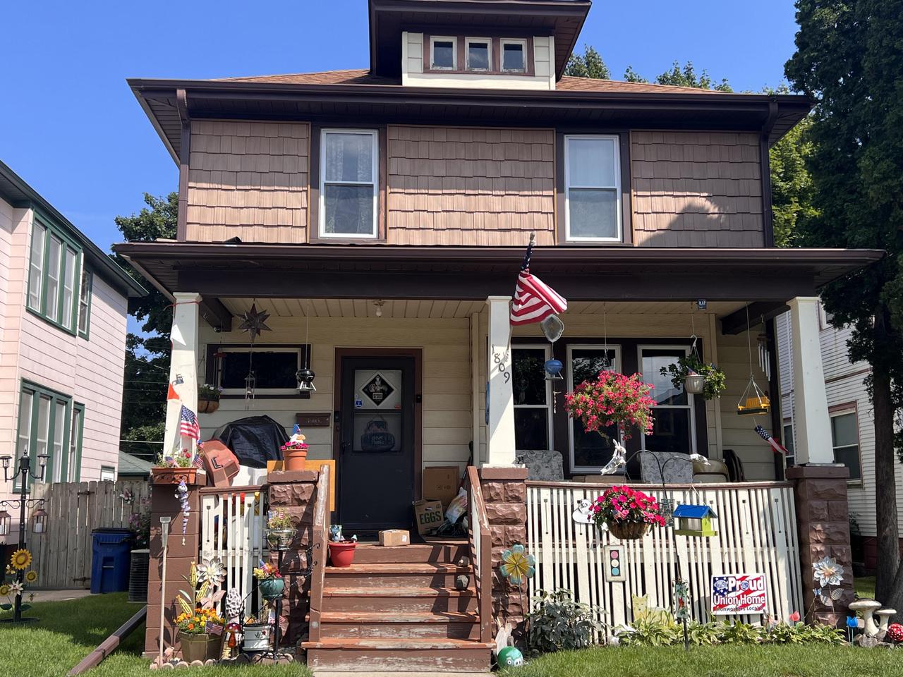 Flett Ave, Racine, WI 53403
