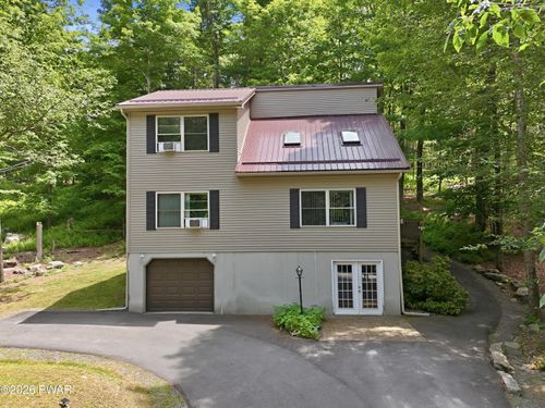 111 Grasshopper Ln, Greentown, PA, 18426-7446 | Card Image