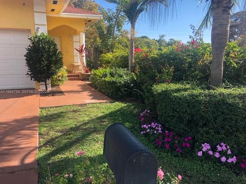 1008 Nw 2nd Ave, Hallandale Beach, FL, 33009-2313 | Card Image