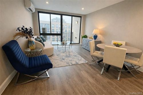w7a-4515 82nd St, Elmhurst, NY, 11373-3597 | Card Image