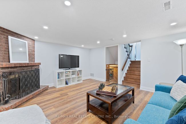 82 Simmons Blvd, House other with 3 bedrooms, 2 bathrooms and 4 parking in Brampton ON | Image 38