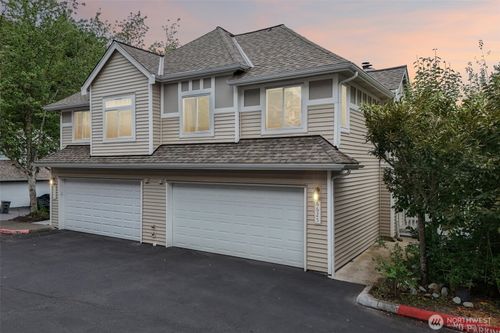 2-6625 Se Cougar Mountain Way, Bellevue, WA, 98006-5608 | Card Image
