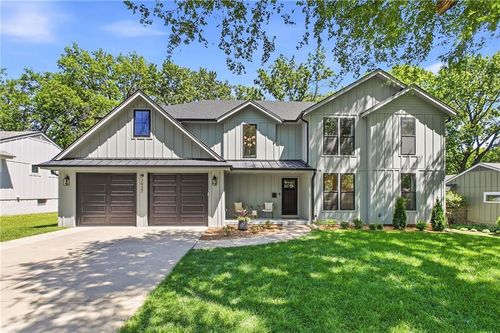 7927 Chadwick St, Prairie Village, KS, 66208-4055 | Card Image