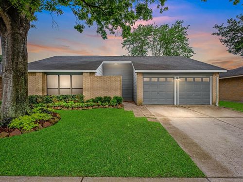 16734 Selder Dr, Friendswood, TX, 77546-2333 | Card Image