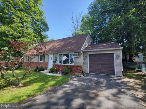 402 Larchwood Ave, FEASTERVILLE TREVOSE, PA, 19053-4202 | Card Image