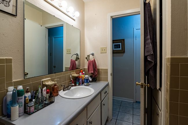 1216 Hunt Bathroom | Image 25