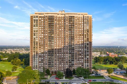 17l-27110 Grand Central Pkwy, Floral Park, NY, 11005-1217 | Card Image