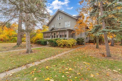 11 Poplar Park Blvd, Pleasant Ridge, MI, 48069-1114 | Card Image
