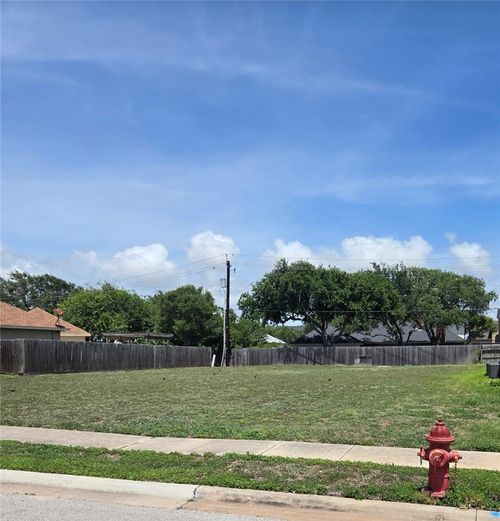 625 Broadway Boulevard, Portland, TX, 78374 | Card Image
