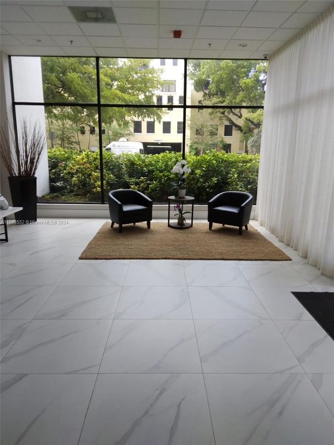904 - 911 Ponce De Leon Blvd, Condo with 2 bedrooms, 2 bathrooms and null parking in Coral Gables FL | Image 4