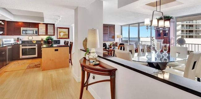 APT-1-905 - 4200 N Ocean Dr, Condo with 2 bedrooms, 2 bathrooms and null parking in Riviera Beach FL | Image 6