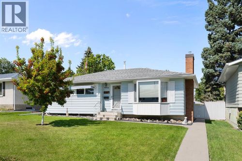 10535 Shillington Cres Sw, Calgary, AB, T2W0N8 | Card Image