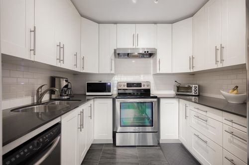 215-251 W 4th St, North Vancouver, BC, V7M1H8 | Card Image