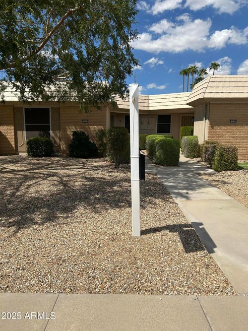 10510 W Palmeras Dr, Sun City, AZ, 85373-1940 | Card Image
