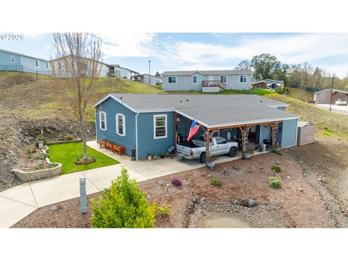 180 Nestucca Ln, Roseburg, OR, 97471-8009 | Card Image