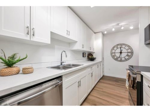 107-15020 N Bluff Rd, White Rock, BC, V4B5A4 | Card Image