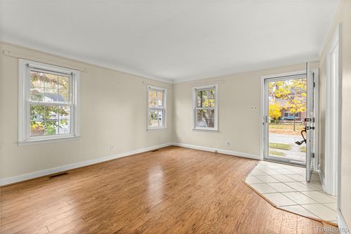 23127 Beech St, Dearborn, MI, 48124-2682 | Card Image