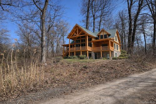 69 College Hill Rd, Montrose, NY, 10548-1031 | Card Image