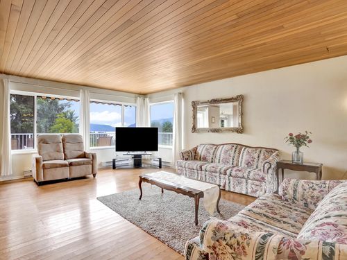 1564 Thompson Rd, Gibsons, BC, V0N1V6 | Card Image