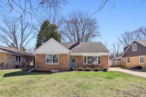 8112 N Santa Monica Boulevard, Fox Point, WI, 53217 | Card Image