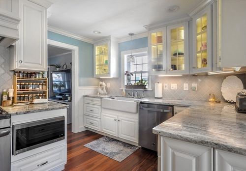 28 E St, Hull, MA, 02045-1833 | Card Image