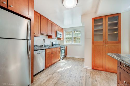 3955 44th St, Sunnyside, NY, 11104-2107 | Card Image