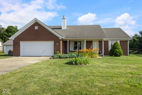 1016 W Creek Ridge Dr, Fountaintown, IN, 46130-9438 | Card Image