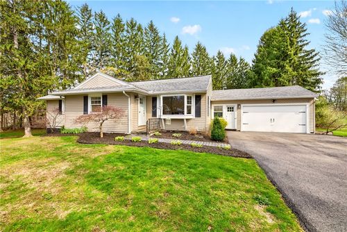 24 Everett Dr, Rochester, NY, 14624-3904 | Card Image