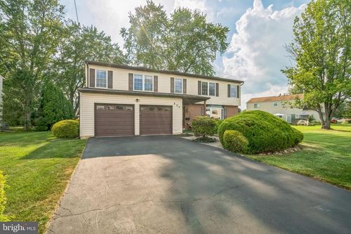 892 Phillips Rd, WARMINSTER, PA, 18974-2765 | Card Image