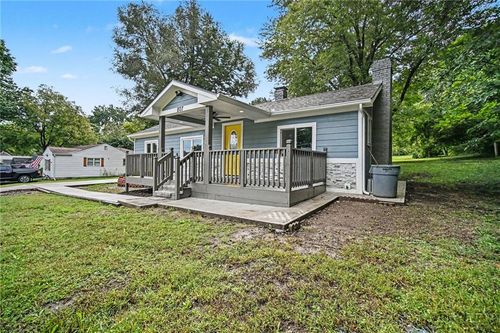 807 E Gudgell Avenue, Independence, MO, 64055 | Card Image