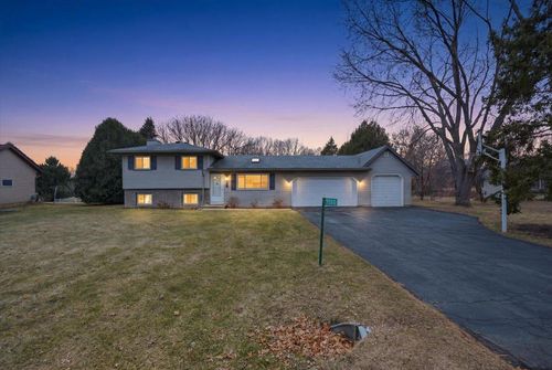 3880 Sunny Wood Dr, Deforest, WI, 53532-2877 | Card Image