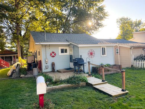 187 Poplar Dr, Columbiaville, MI, 48421-9710 | Card Image