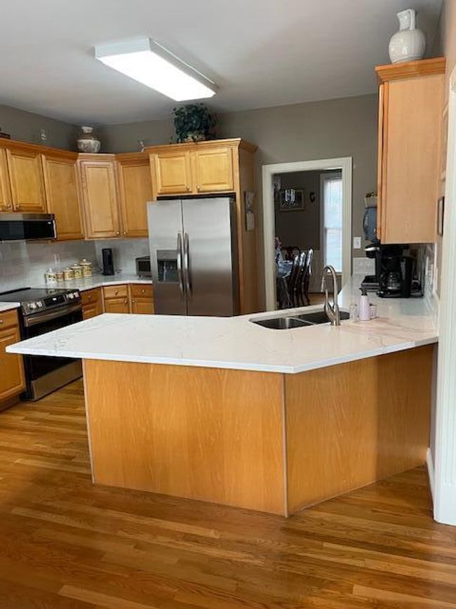 Updated Kitchen, Quartz Countertops, Stainless Appliances Back Splash | Image 19