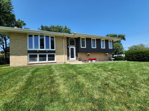 560 Lincoln St, Roselle, IL, 60172-1003 | Card Image