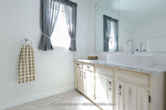 853 Queens Ave, House other with 3 bedrooms, 1 bathrooms and 2 parking in London ON | Image 12