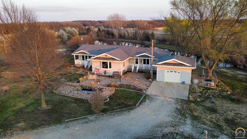 1667 Road 175, Emporia, KS, 66801-8126 | Card Image