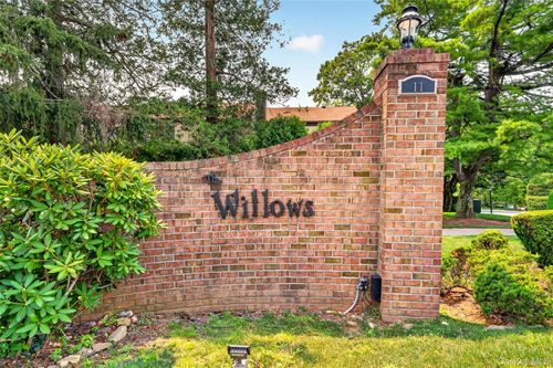 81-11 Jackson Ave, Scarsdale, NY, 10583-3155 | Card Image