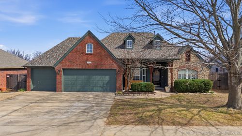 3955 S 217th East Ave, Broken Arrow, OK, 74014-6601 | Card Image