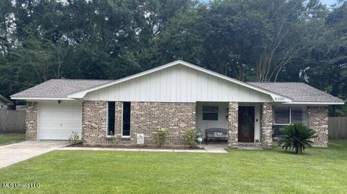 9205 Warbler Ave, Ocean Springs, MS, 39564-8380 | Card Image
