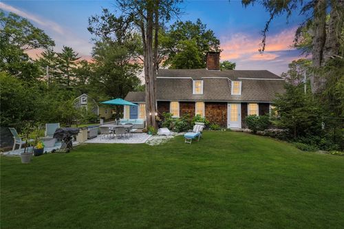 1300 Middle Rd, East Greenwich, RI, 02818-1681 | Card Image