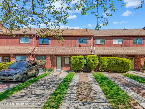 979 W Fingerboard Rd, Staten Island, NY, 10304-4413 | Card Image