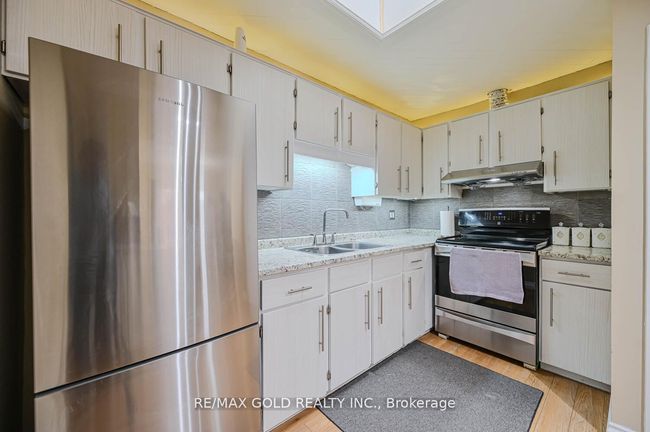 10 Cupola Crt, House attached with 4 bedrooms, 2 bathrooms and 4 parking in Brampton ON | Image 13