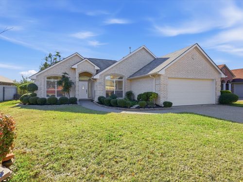 10709 Whitestone Ranch Rd, Benbrook, TX, 76126-4575 | Card Image